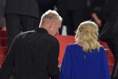 Pevač rasturio brak zbog ženine prijateljice: Svi se zgražavaju, kažu da zaslužuje mnogo zgodniju i lepšu!